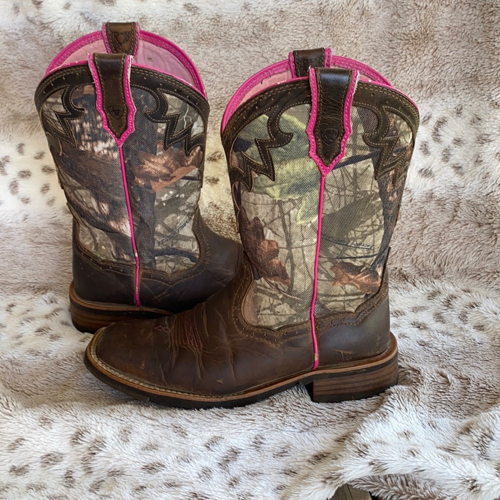 Women’s Ariat Pink camo square toe boots
